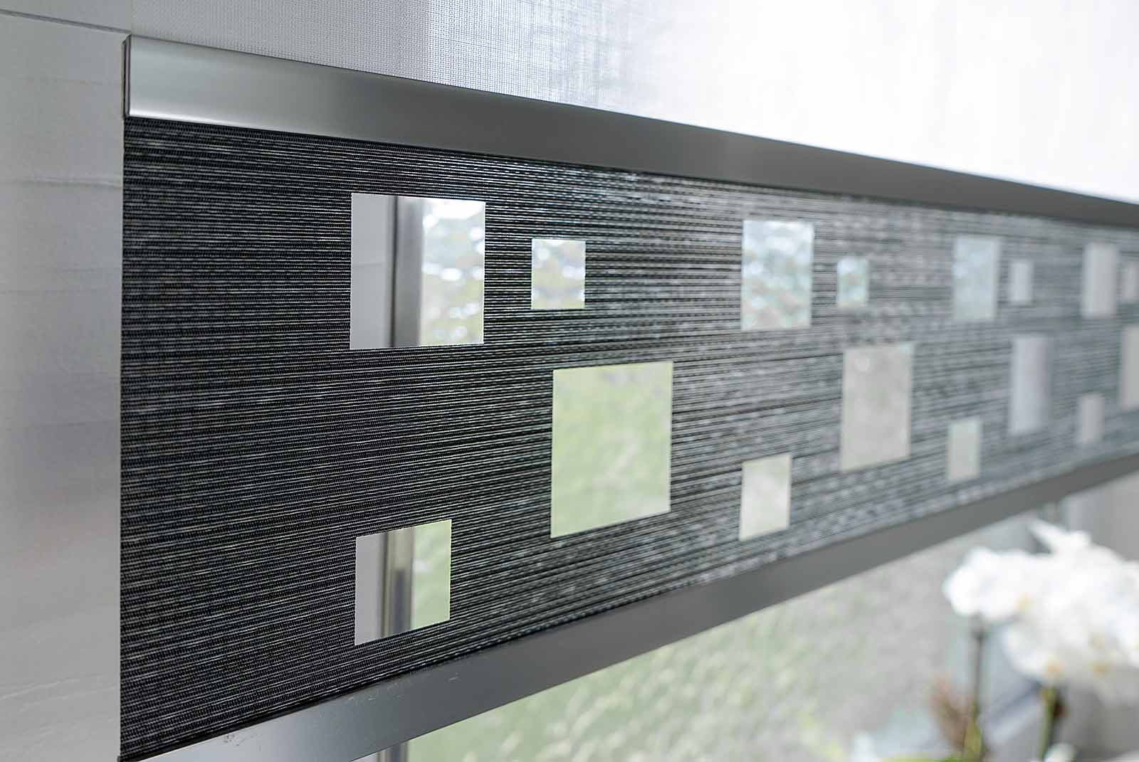 Modernes Rollo Bad mit Lasercut nach Maß