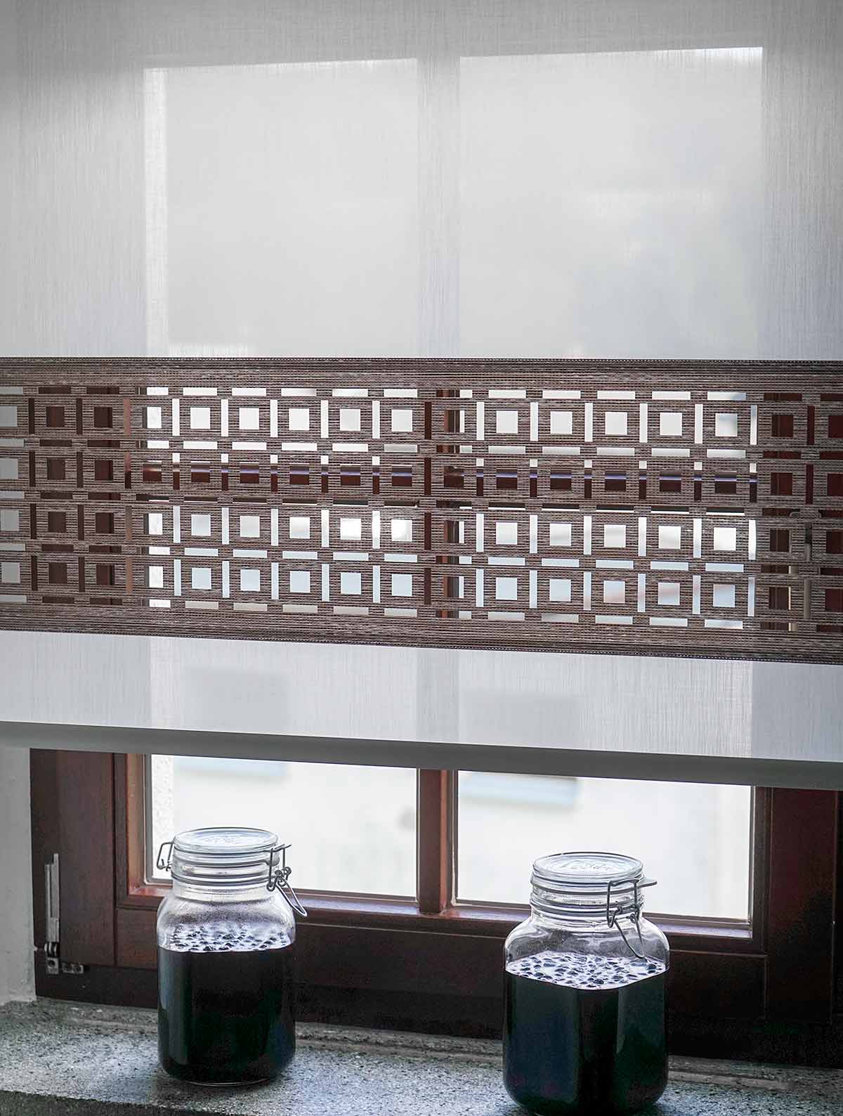 Modernes Rollo für Küche mit Lasercut nach Maß