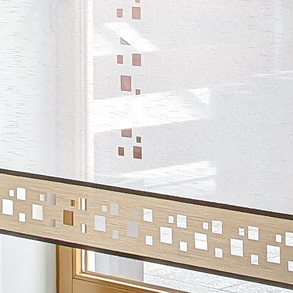 Modernes Rollo für Wohnzimmer mit Lasercut nach Maß