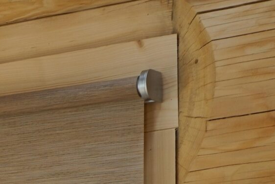 Rollo Design nach Maß für Holzblockhaus